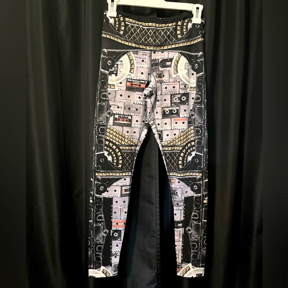 EUC. Reebok Retro Theme Leggings. Size S.